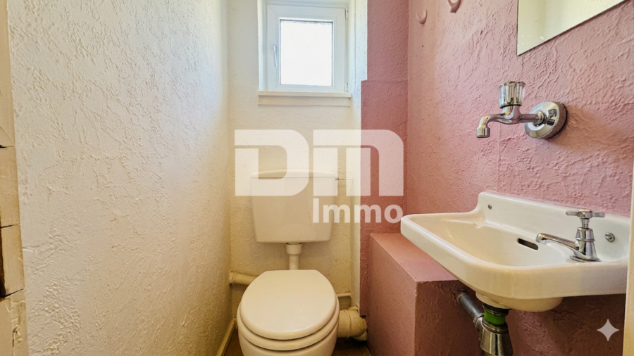 (R)eserviert! Kompaktes Reihenhaus in exponierter Lage mit Garten - OG Gäste WC